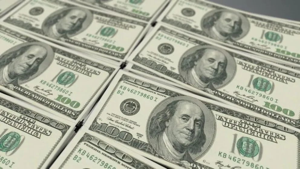 El dólar se mantiene casi estable y sigue la calma cambiaria