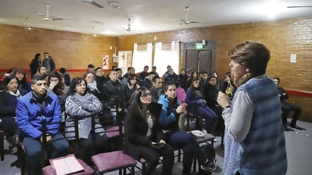 Personal policial se capacita para abordar casos de consumo problemático