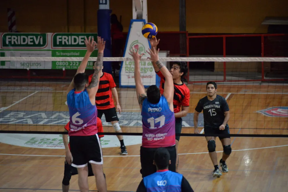 La segunda fecha del voley local se juega en el Cayetano Arias