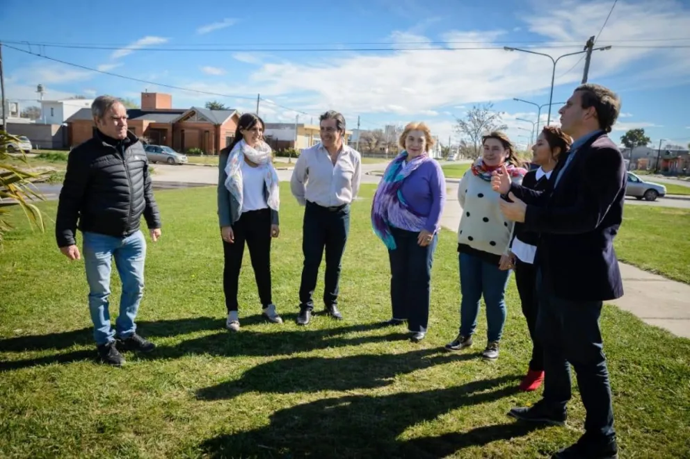 Mario De Rege, Genoveva Molinari y José Luis García Pinasco inauguran local de campaña