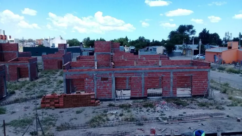 Por falta de pago paralizaron las 53 viviendas