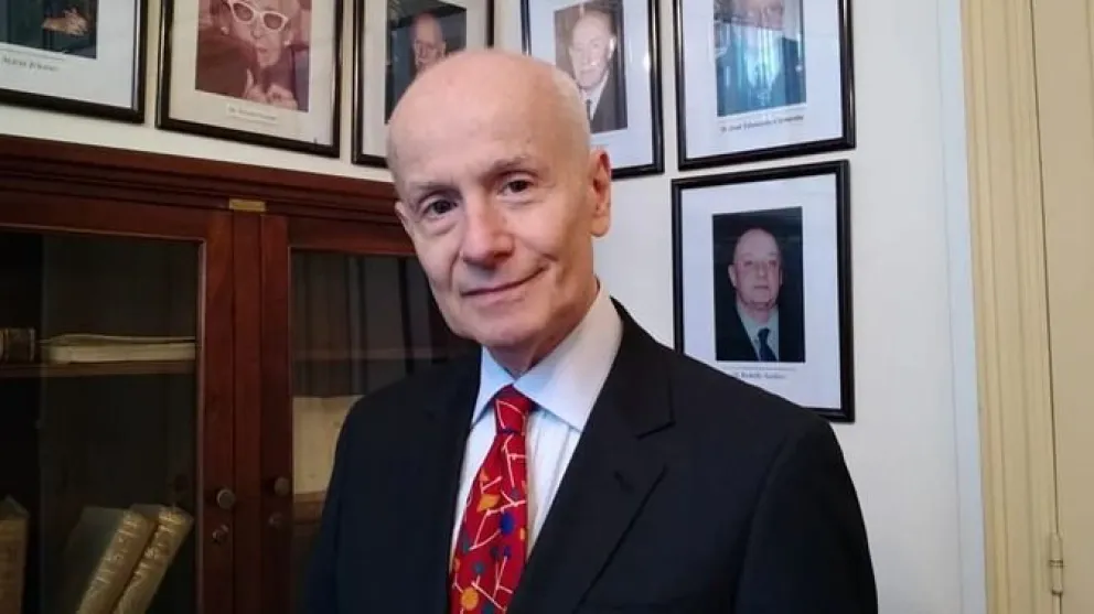 Hugo Beccacece ingresó a la Academia Argentina de Letras