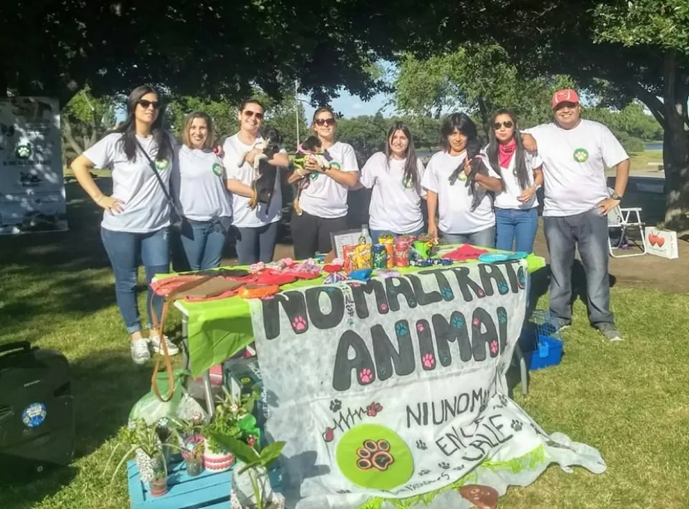 Tarde de donaciones y adopciones de mascotas en la Plazoleta