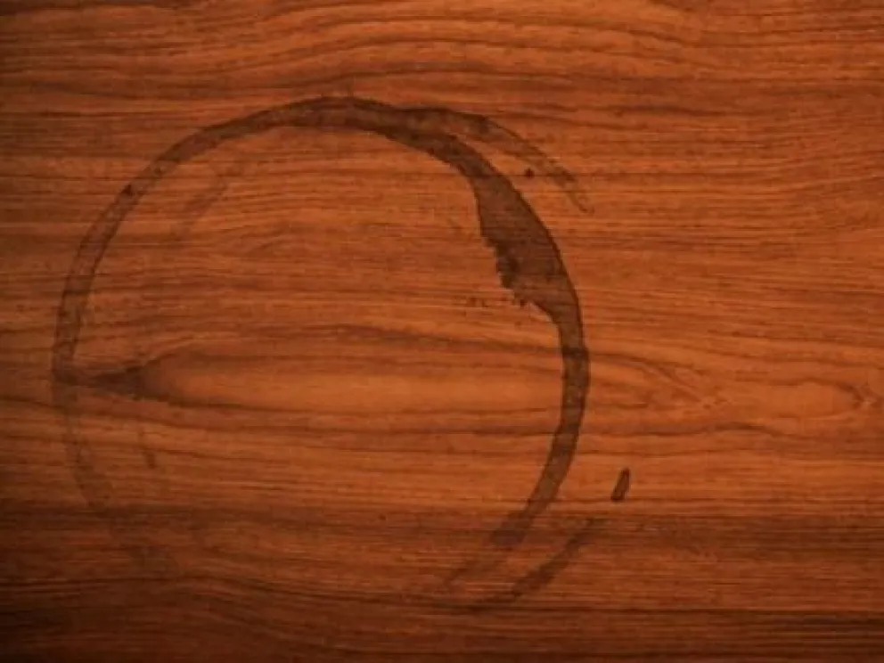 Trucos para quitar marcas de vasos en muebles de madera