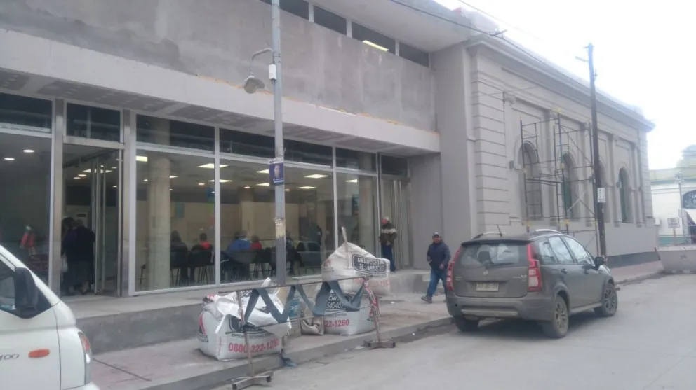 Avanza la refacción del edificio del Banco Provincia