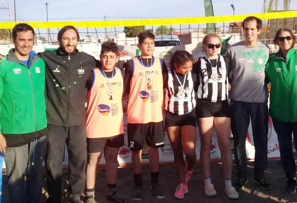 Beach con representantes de Viedma