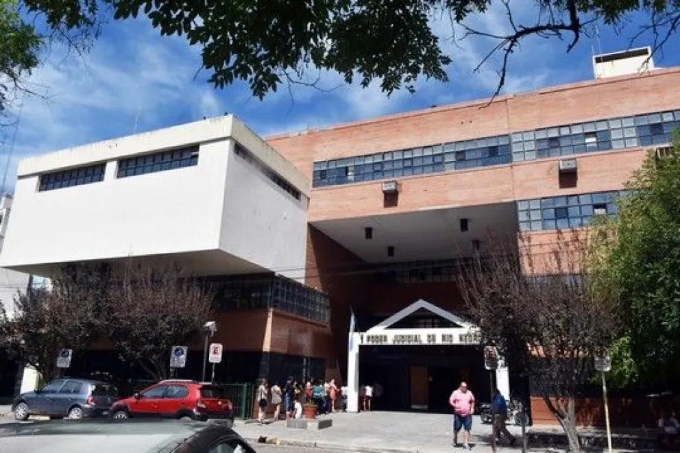 Entró a la casa de su ex y se llevó a la hija sin avisar