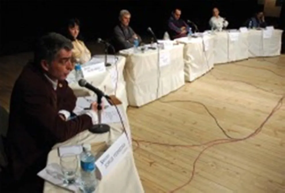 Debate: El recuerdo del primero de todos organizado por Noticias
