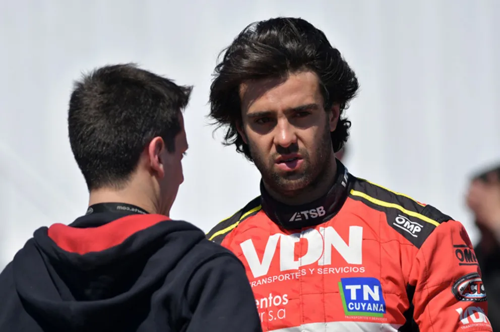 Manu Urcera vuelve a correr cerca de casa