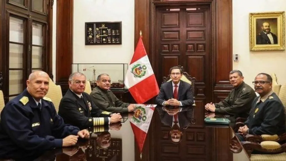 Perú: el Congreso suspendió al presidente y nombró a una interina