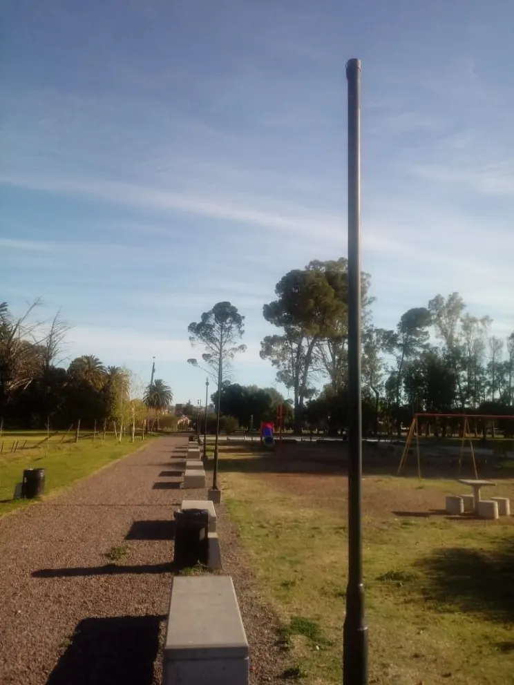 Luminarias rotas en la Quinta Mau, piden reparación