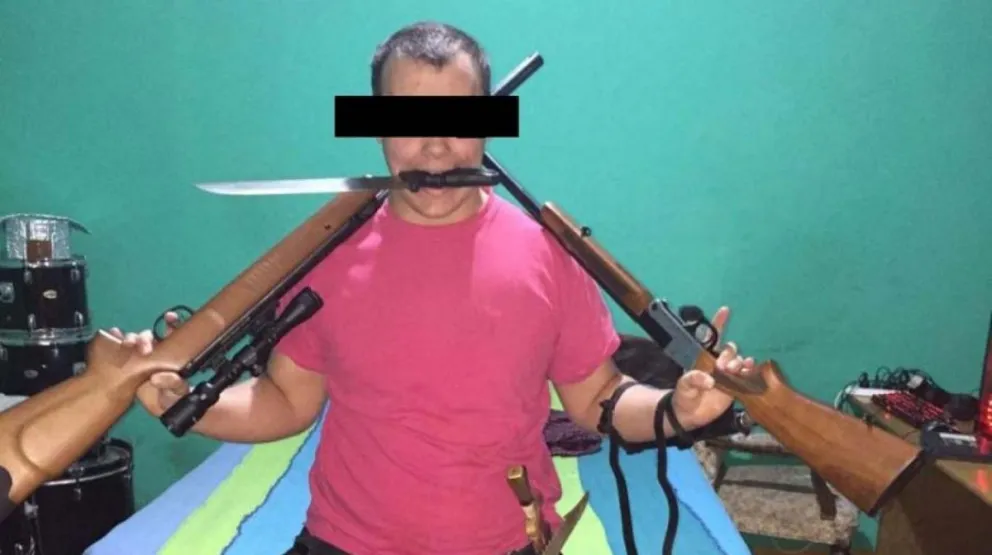 Amenazó con matar a compañeros y hallaron un arsenal en su casa