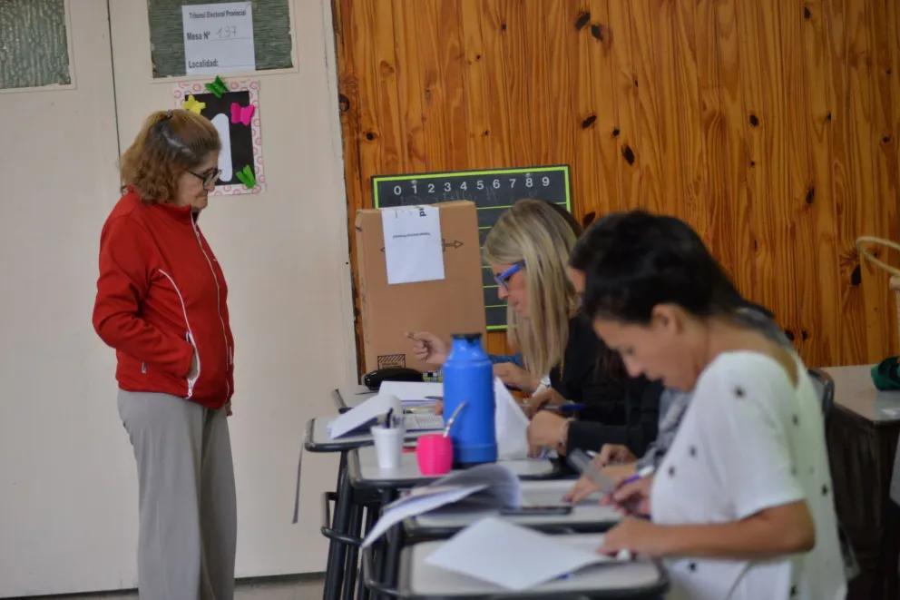 Empezó el acto eleccionario en Viedma
