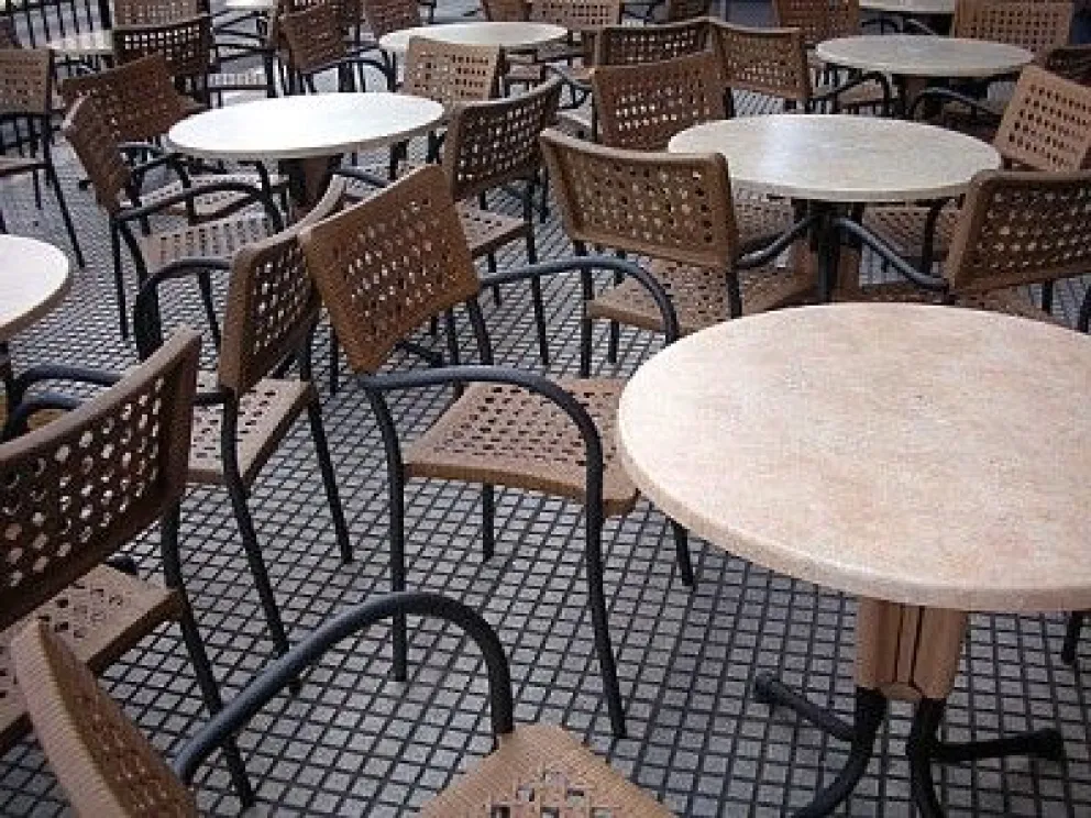 A  las 21 podrán abrir casas de comida y locales bailables