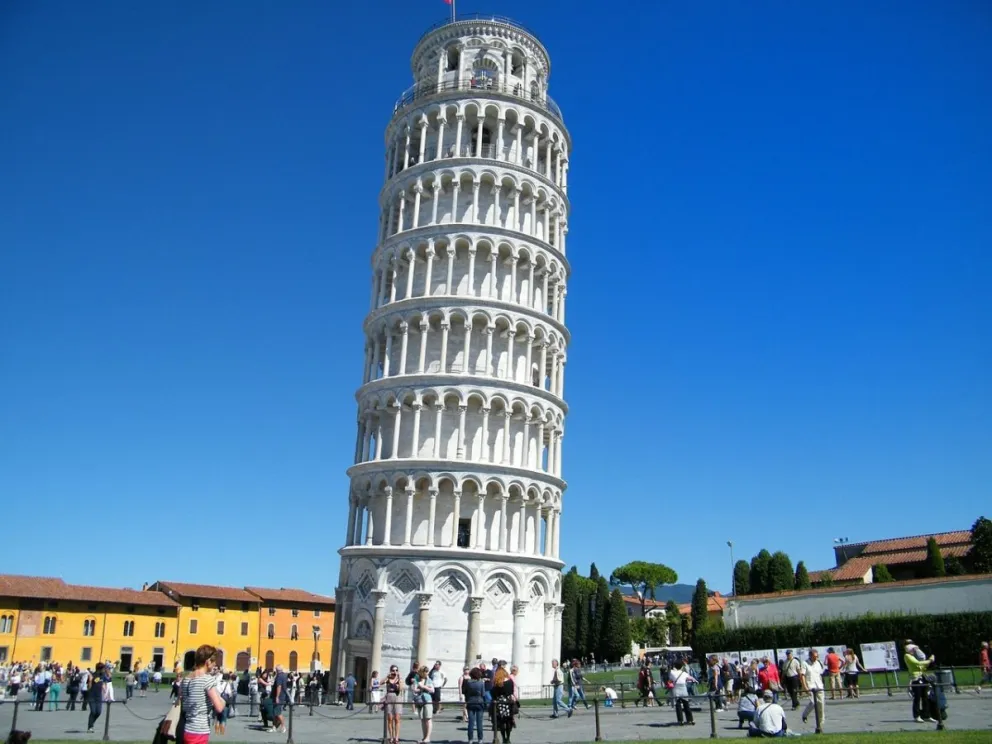 ¿Por qué no se cae  la Torre de Pisa?