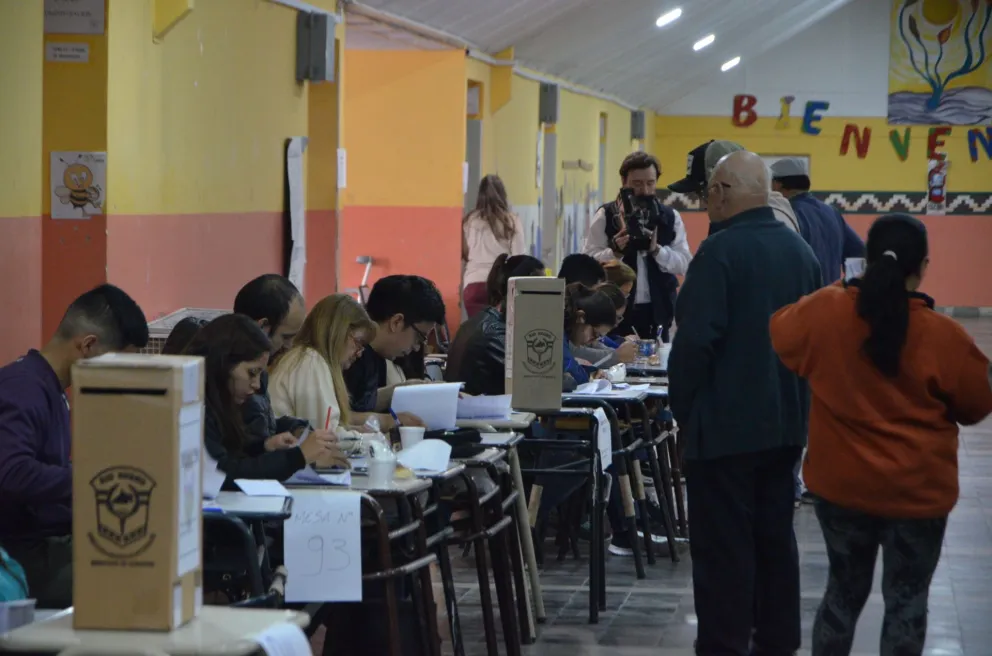 Las primeras mesas escrutadas marcan ventaja a favor de Pesatti