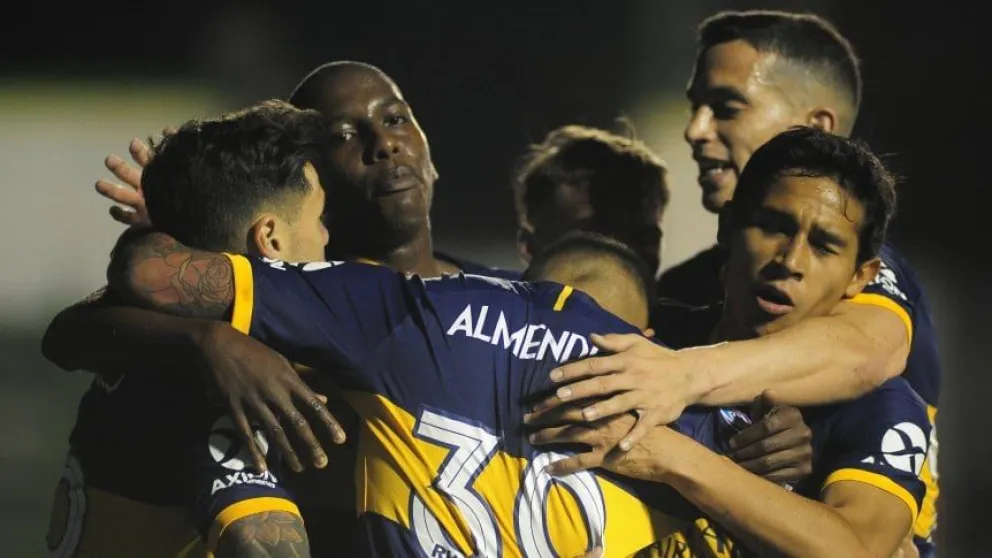 Boca le ganó a Defensa y sigue líder