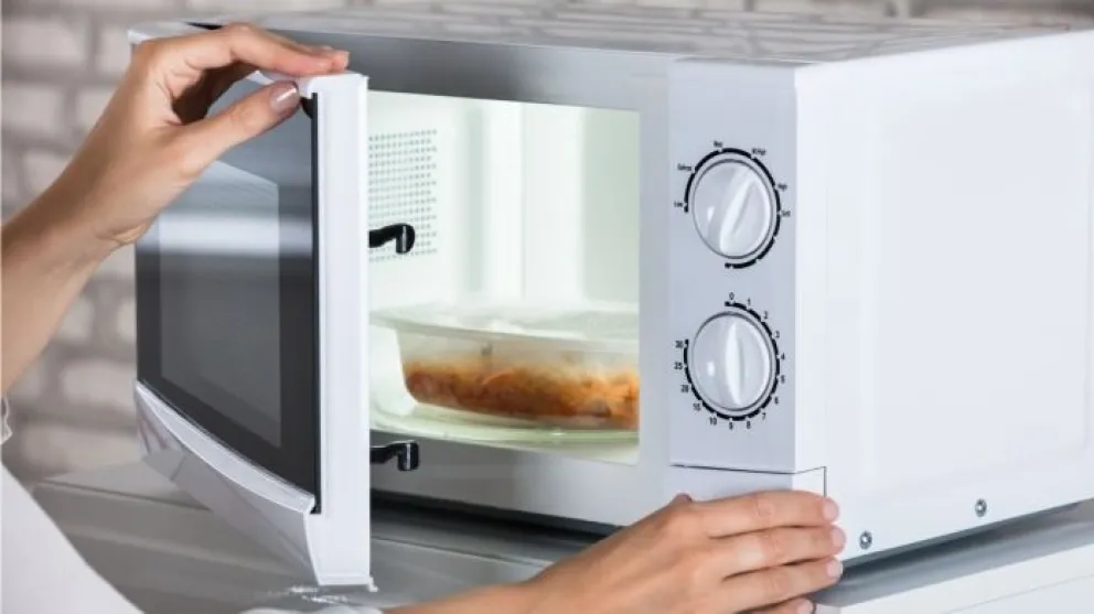6 Errores comunes al usar el microondas
