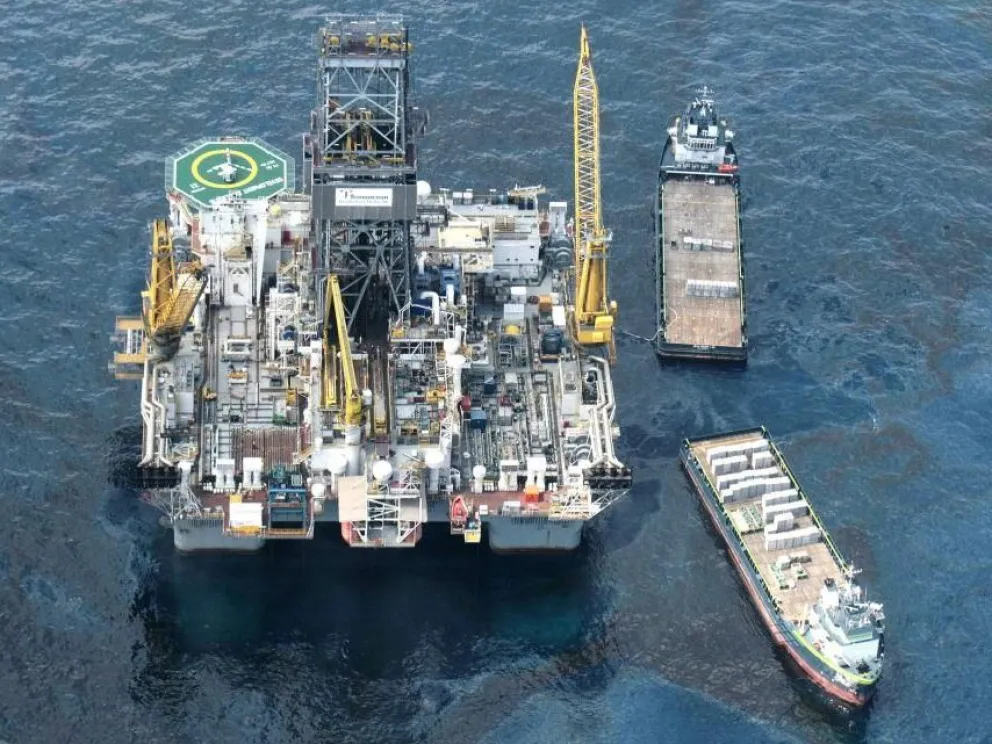 Otorgan permisos de exploración del mar argentino a petroleras