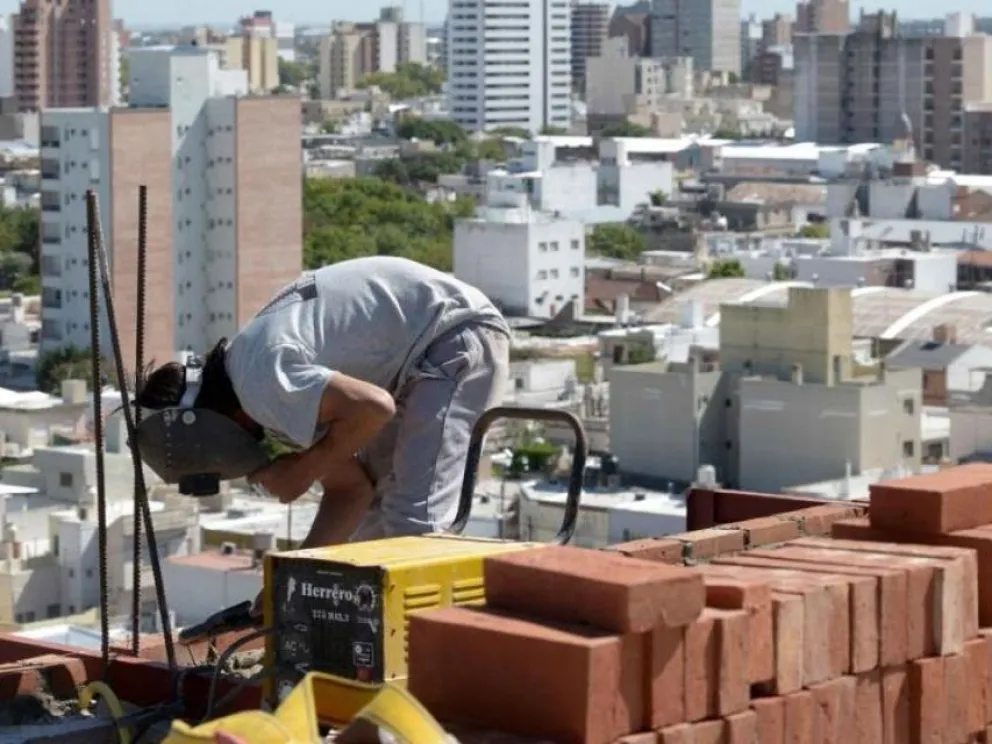 Avanza el amparo para frenar el DNU en la baja de indemnizaciones