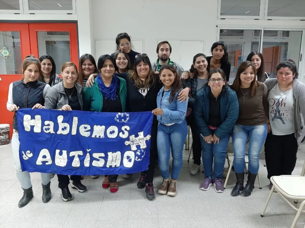 Madres de la agrupación TEA dieron una charla a estudiantes