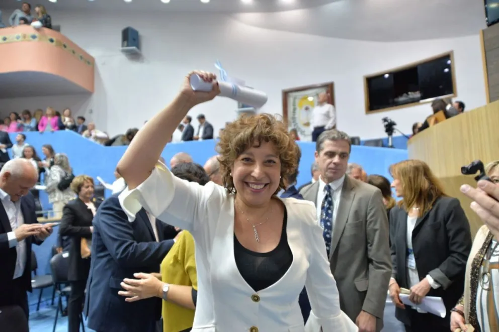 Fotogalería de las entregas de diplomas en la Legislatura