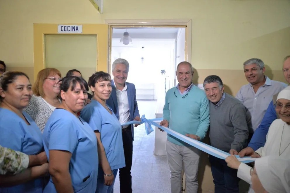 Emotivo acto en la cocina del Hospital Pedro Ecay