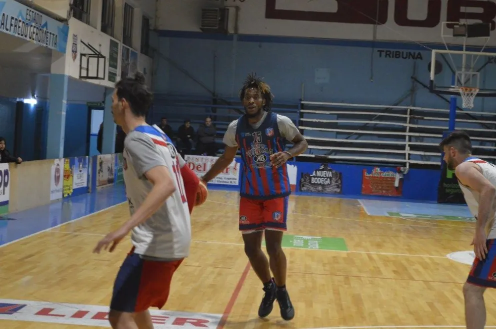 Jaquan Lightfoot dejó Viedma