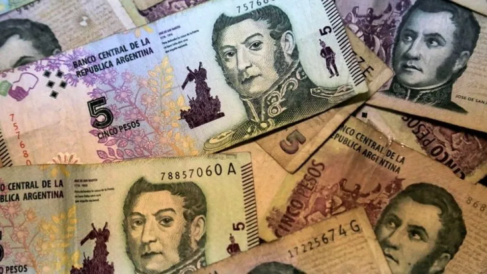 Chau a los billetes de 5 pesos