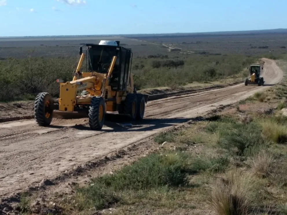 Trabajos de mantenimiento en el camino del Meridiano V