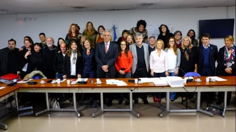 En festivales musicales deberá haber 30% de “cupo femenino”