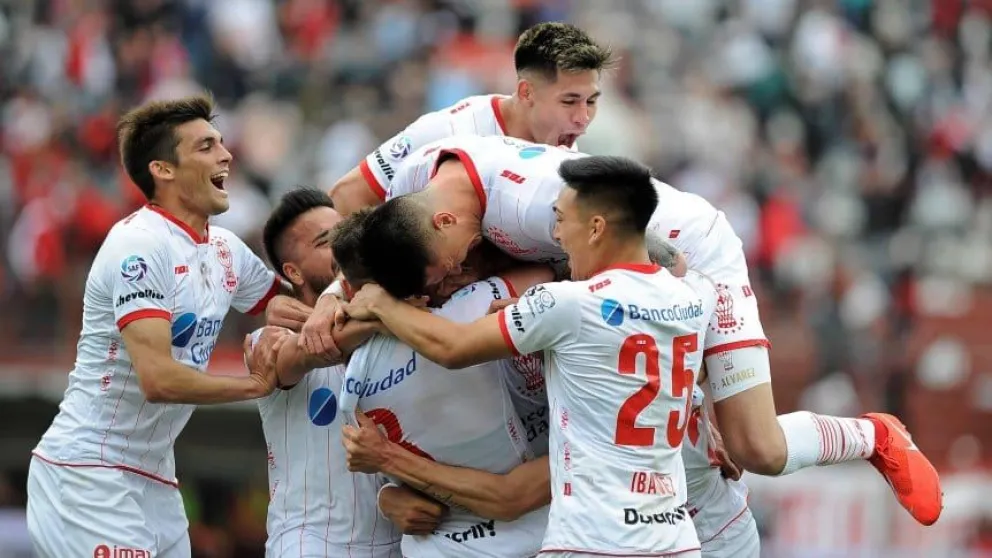 Huracán venció a San Lorenzo en un clásico caliente
