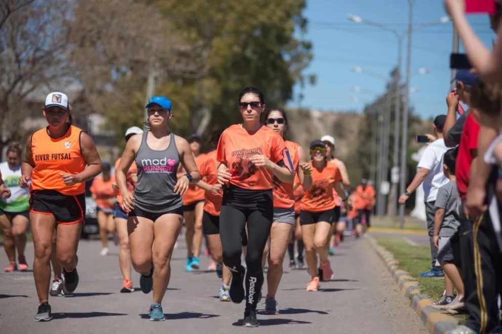 Más de 400 participantes en la Carrera de la Mujer