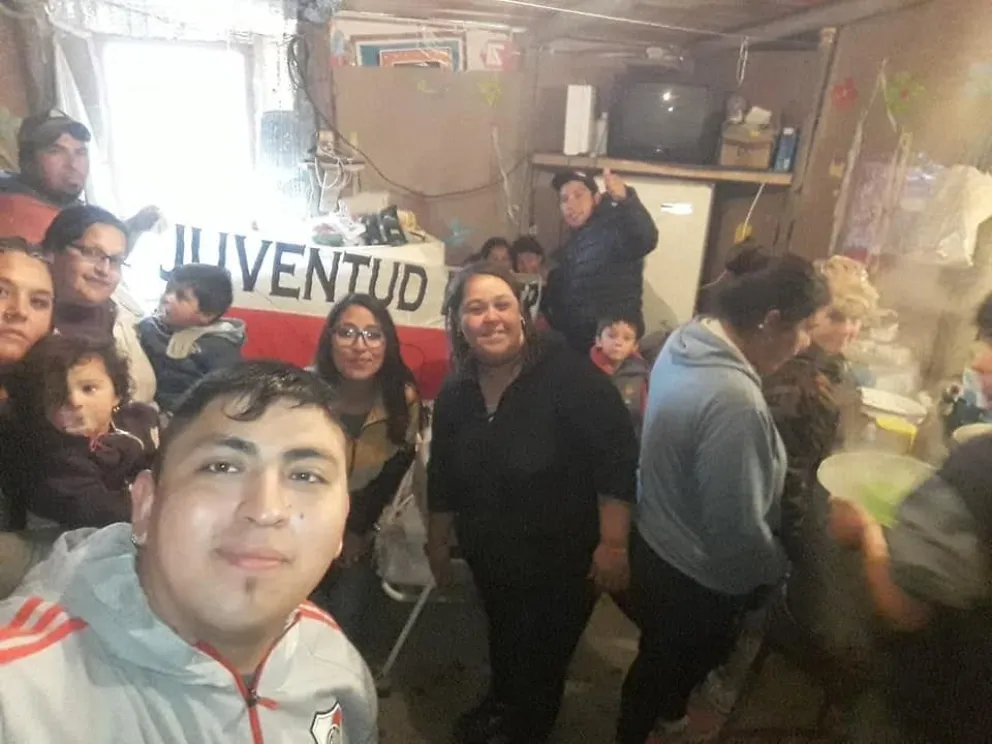 River Viedma juntó más de 25 mil pesos en comida para merenderos