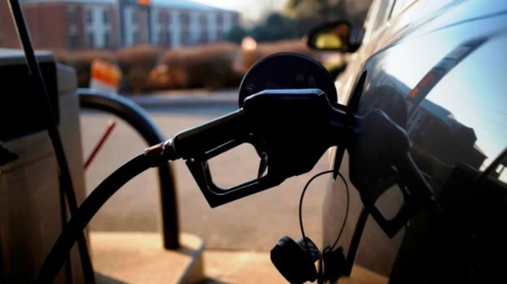 Congelamiento de combustibles: petroleras presentaron un amparo