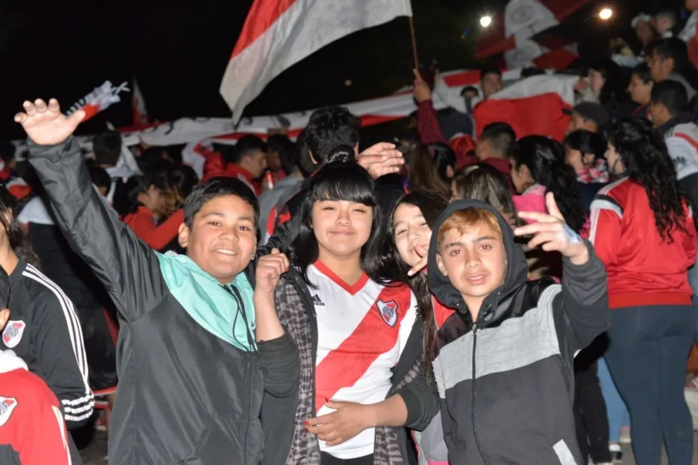 Los hinchas de River salieron a festejar en la Fuente Pucará