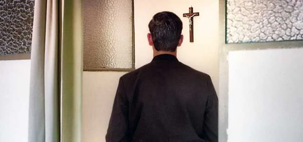 Cura mandó foto porno por error a grupo de WhatsApp de catequesis