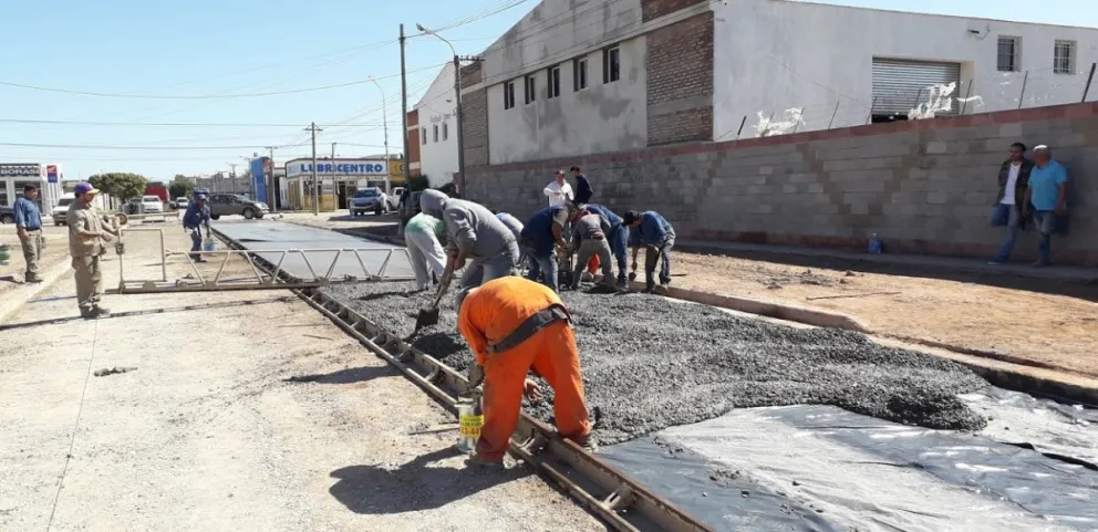 Más calles son asfaltadas con el plan del Municipio