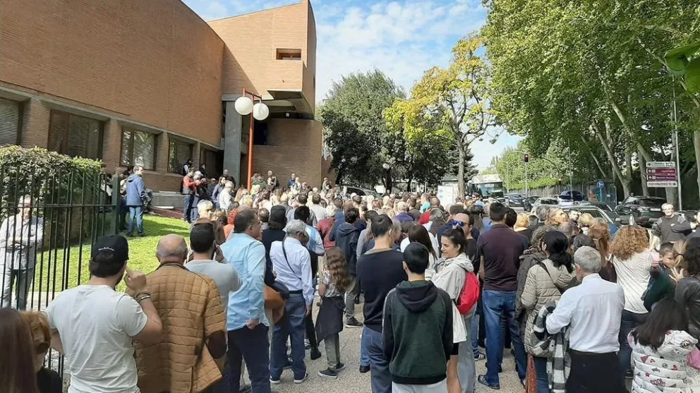 Masiva concurrencia de argentinos para votar en el exterior