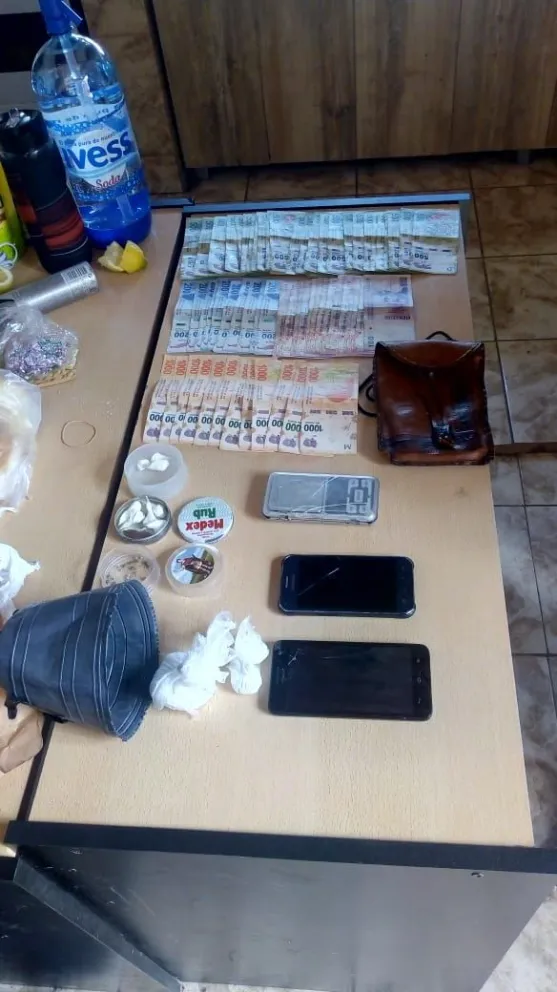 Lo buscaban por amenazas y le incautaron gran cantidad de drogas