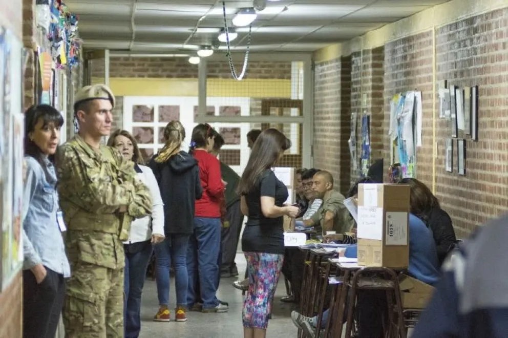 Tiró gas pimienta y se tuvo que desalojar la escuela
