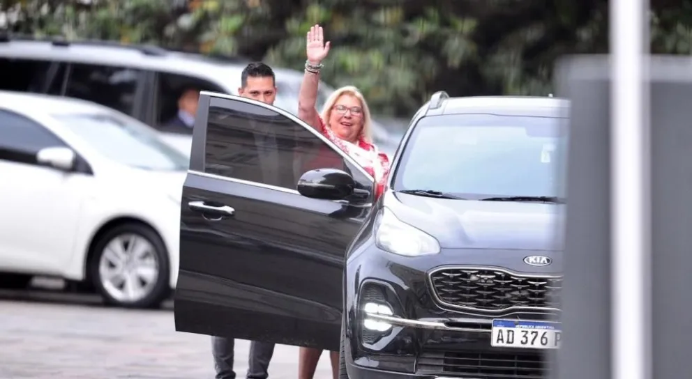 Carrió adelantó su renuncia a la banca y se retira de la política