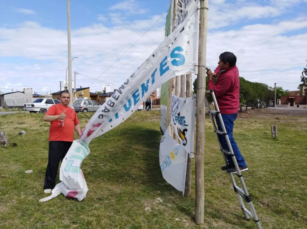 Comenzaron a retirar los carteles de campaña