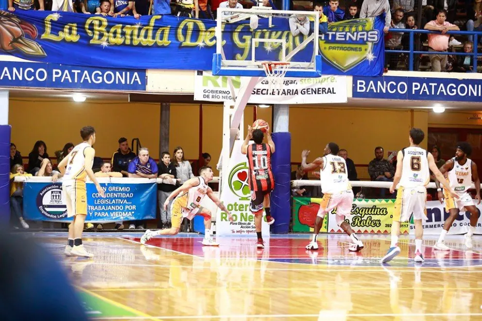 Atenas recibe a Depo Viedma