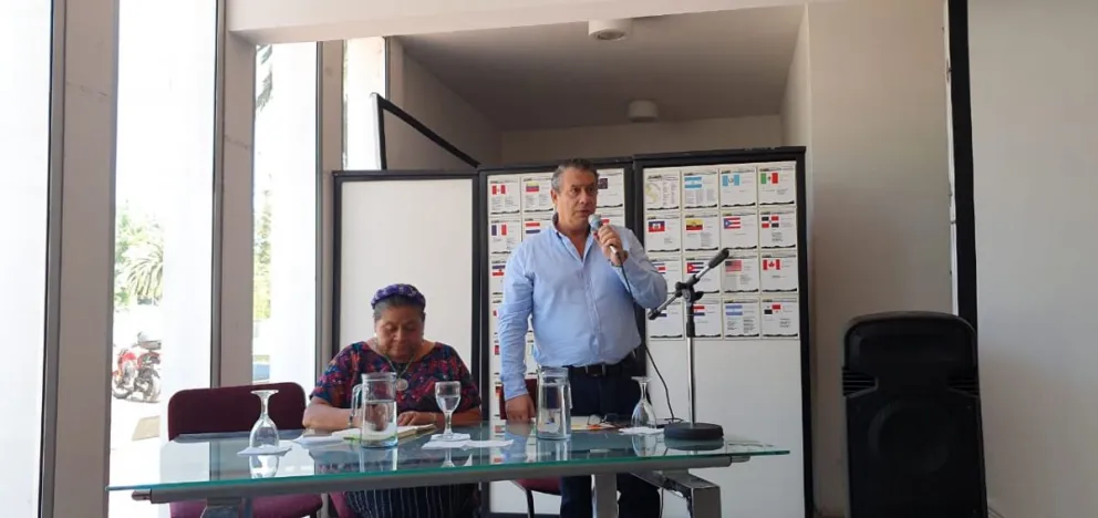 Guillermo Whpei, presidente de la Fundación Democracia, y Rigoberta Menchú encabezan una misión de derechos humanos en Chile