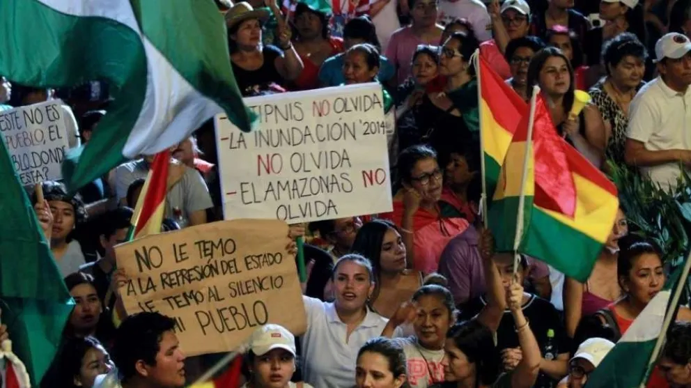 Evo Morales rechaza el pedido de renuncia y pide respaldo social