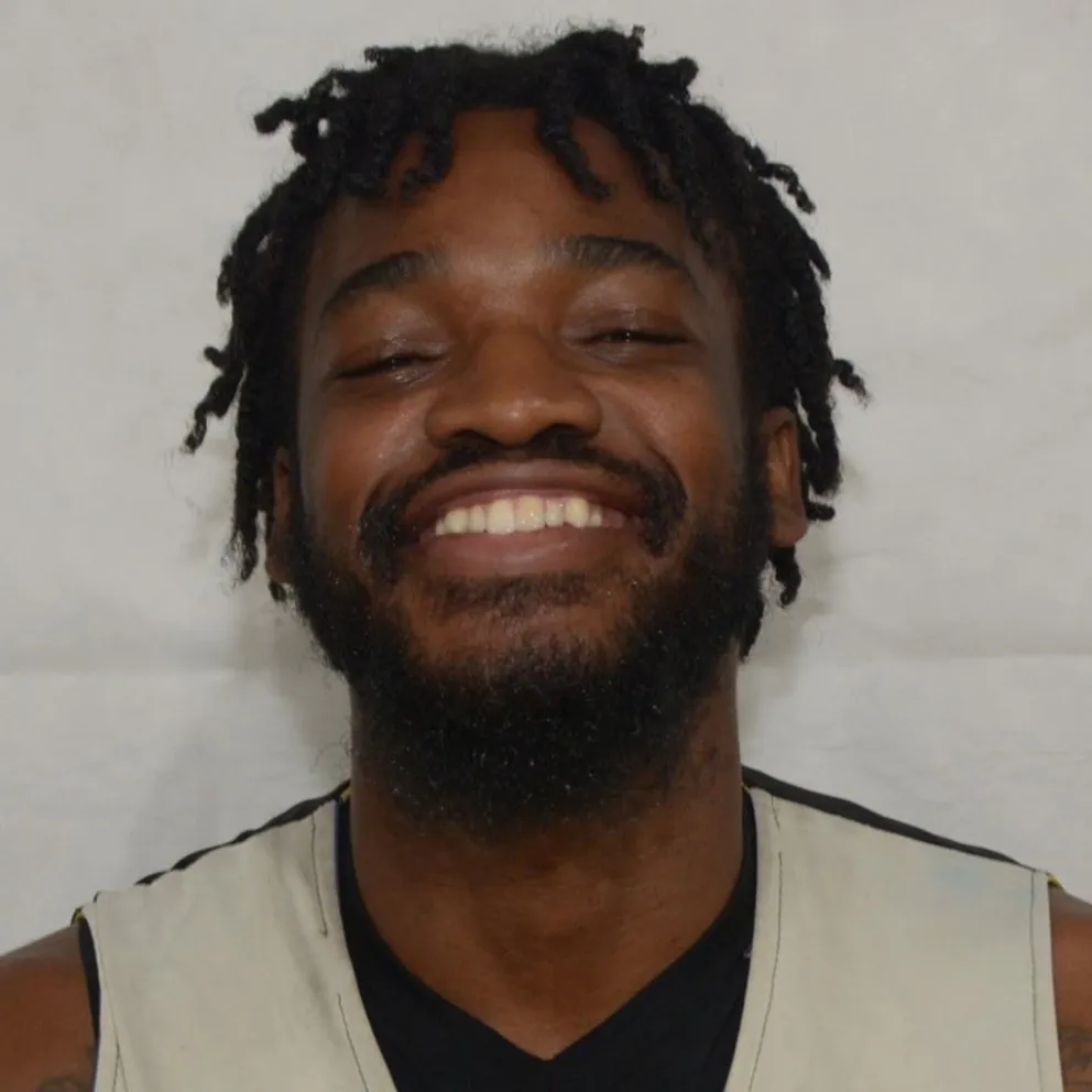 Kenny Jones se va de Atenas