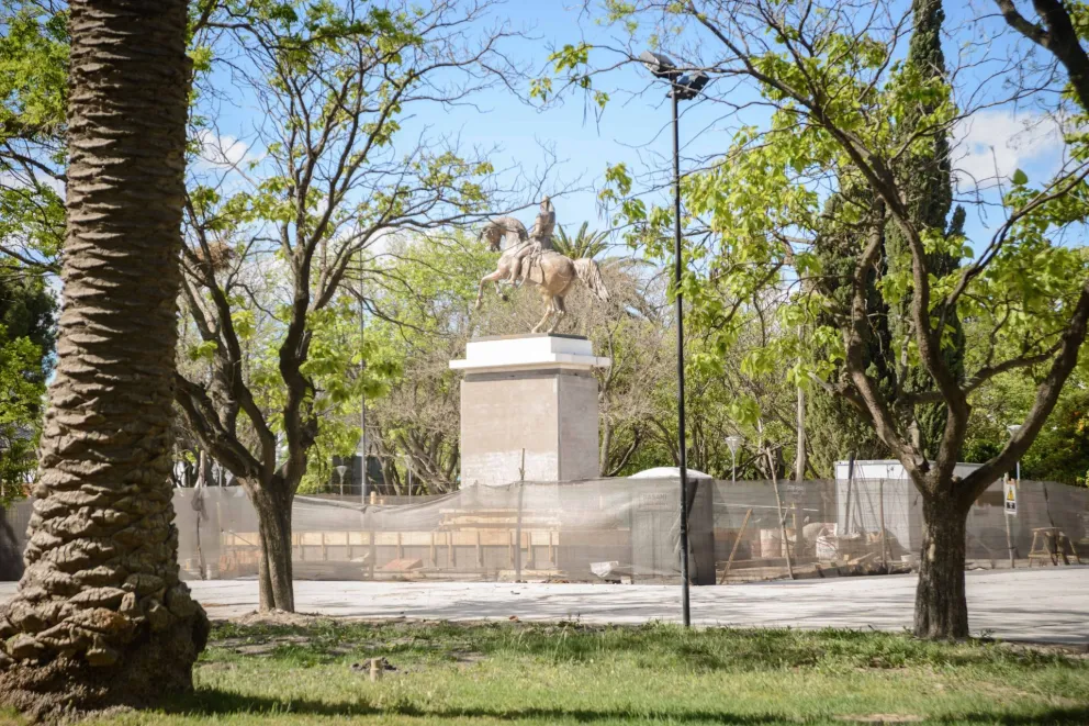Con demora avanza la puesta en valor de la plaza San Martín