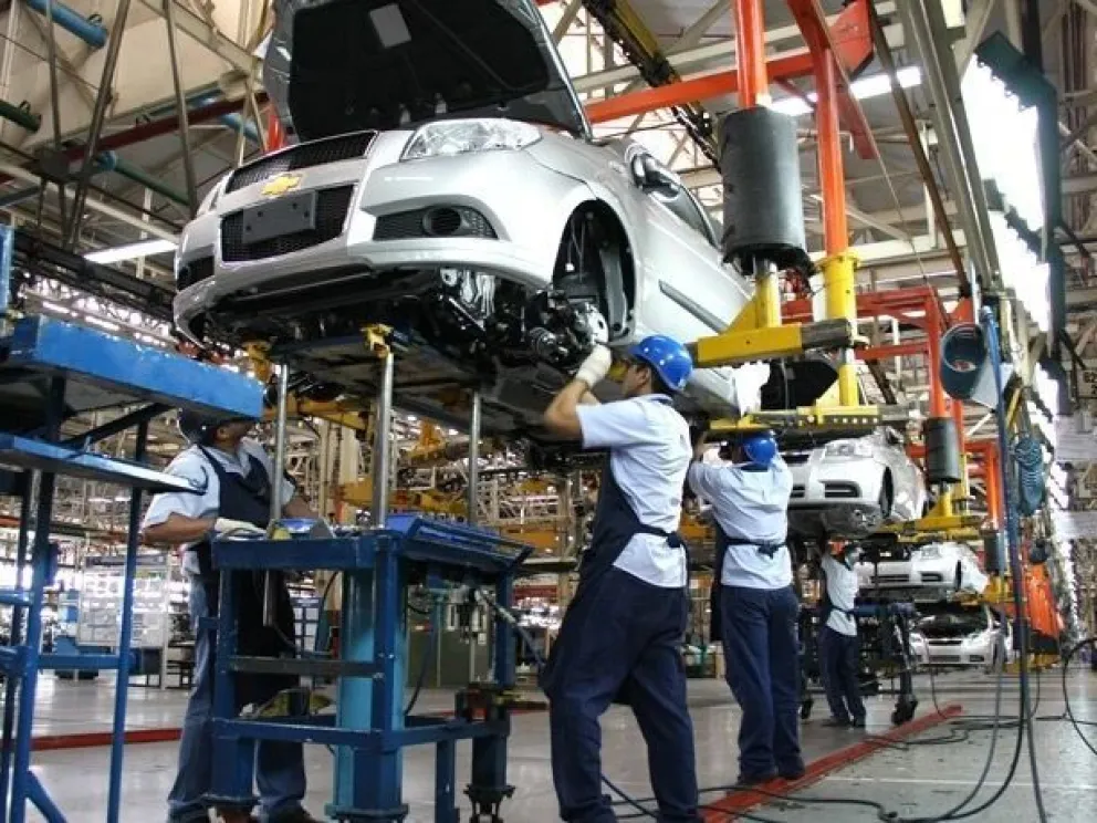 Automotrices reclaman a Macri u$s700 millones de deuda