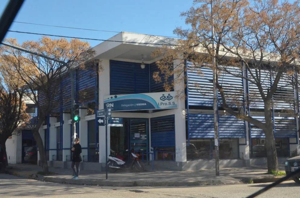 Desalojaron el edificio del IPROSS en Rivadavia y Guido